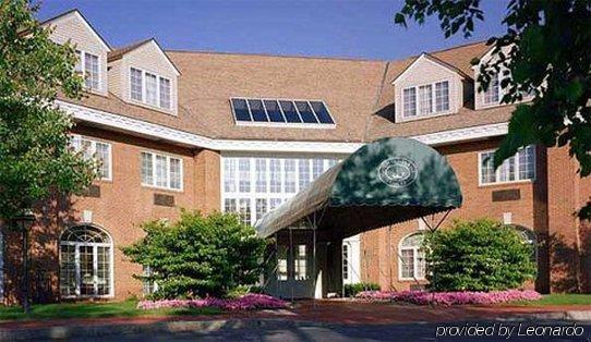Hotel Old Farms 3*