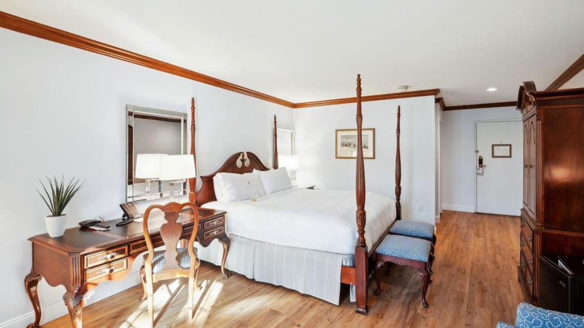 Old Farms Hotel 3*